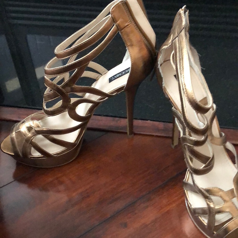 Heels - Picture 2 of 3